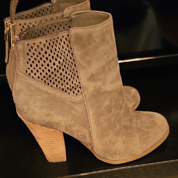 Call It Spring Shoes - Stylish Taupe Ankle Boots Size 10